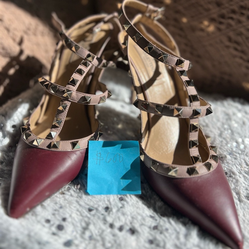 💯% Authentic. Valentino sling back. Burgundy and tan color.